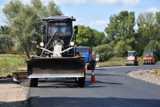 Співпраця з громадами Полтавщини з ремонту автомобільних доріг місцевого значення